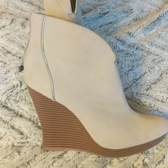 Jennifer Lopez 8 platform wedge booties - Picture 8 of 8